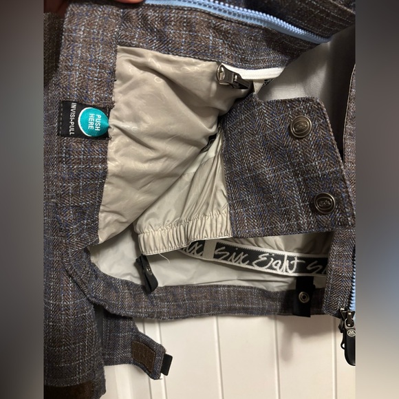 686 Women’s Snowboard Jacket – XS – Excellent Condition - Picture 13 of 17